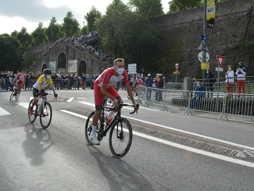 Garde à vue prolongée pour la spectatrice imprudente du Tour de...